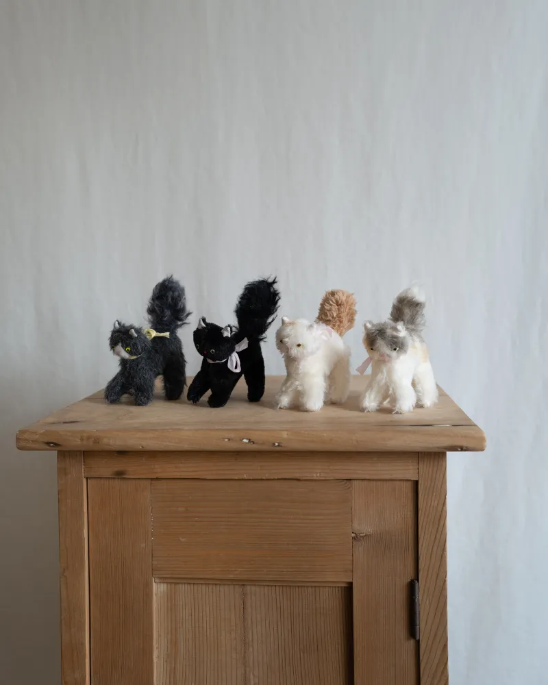 お尻をつんとしたのが特徴的なぬいぐるみ