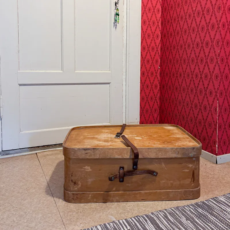 フィンランドのヴィンテージ感たっぷり大型木製ケース