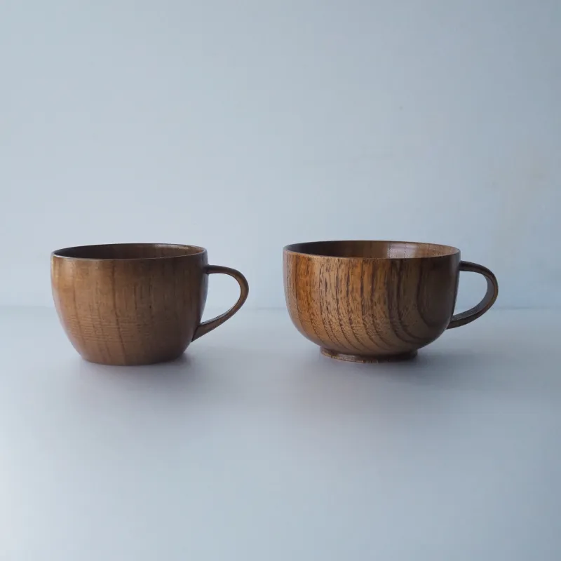 軽くて洗いやすい木製のティーカップとスープカップは店舗でも大人気。本店カフェでも使っています。