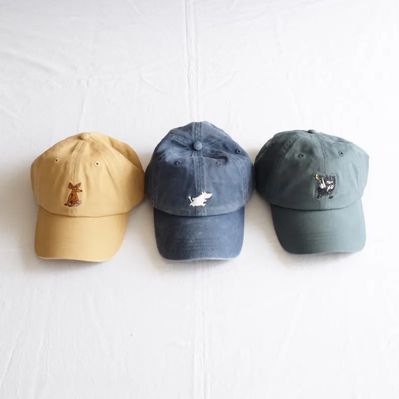 ムーミンキャラクターの刺繍が入るキャップ。形が良くて被りやすいです。