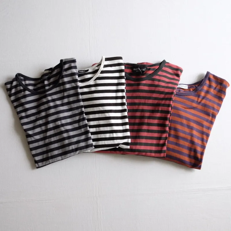 こちらも「マリメッコ」の定番「タサライタ」シャツ。「ヨカポイカ」同様、色違いで集めたくなるアイテムです。