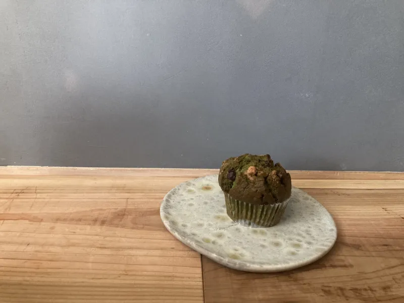「抹茶ざく切りチョコマフィン」地元静岡、岡部の抹茶を贅沢に使いざく切りチョコをあわせました。
