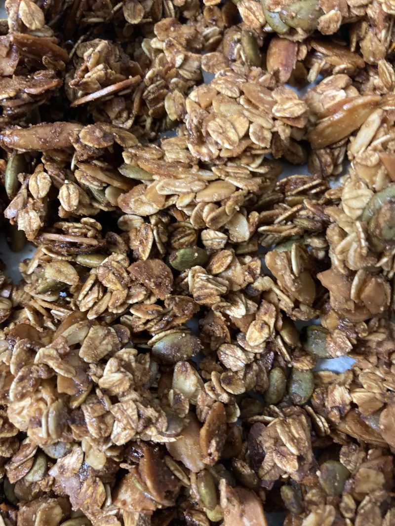 「有機アガベシロップのグラノーラ」とにかくシンプルに。そのままポリポリお召し上がりいただけるようにと作りました。