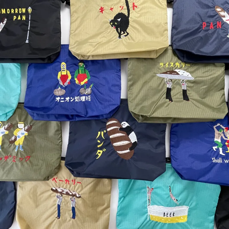 必要なものだけ入れて、身軽におでかけ。コーディネートのアクセントにも。