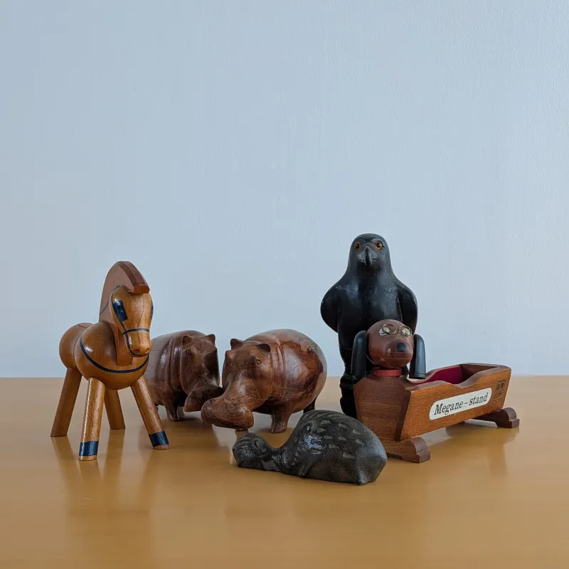 日本はもちろん、ヨーロッパや世界中から渡ってきたヴィンテージのオブジェたちです。