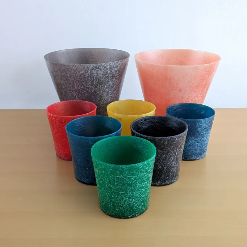 ヴィンテージのインテリアに合うように、「イームズ」のシェルをイメージして、FRPでつくりました。