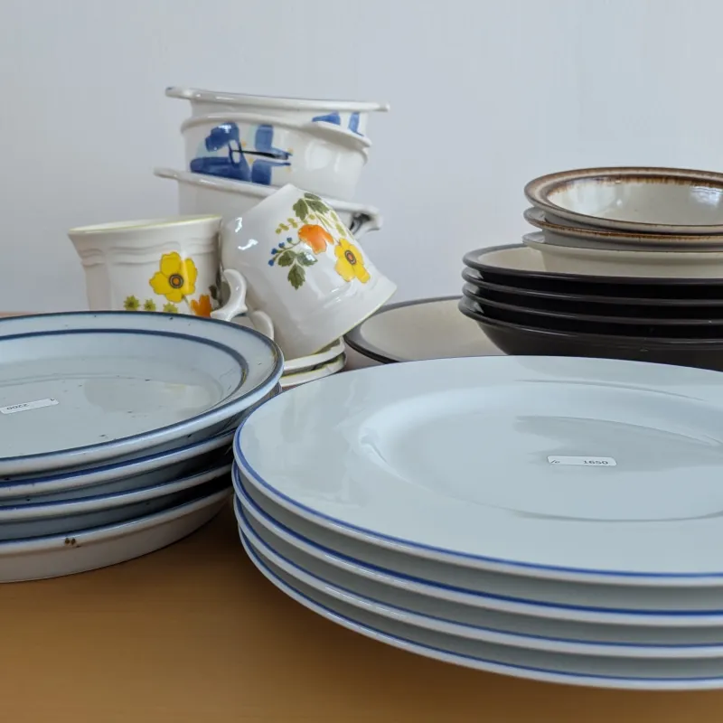 毎回ご好評いただいている、昭和に作られた食器たちもたくさん持っていきます。