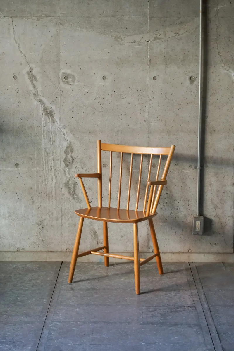 デンマーク人デザイナー、ボーエ・モーエンセンによるダイニングチェア