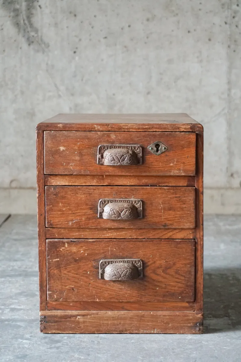 小ぶりな小引き出し。鍵付きなのも嬉しい