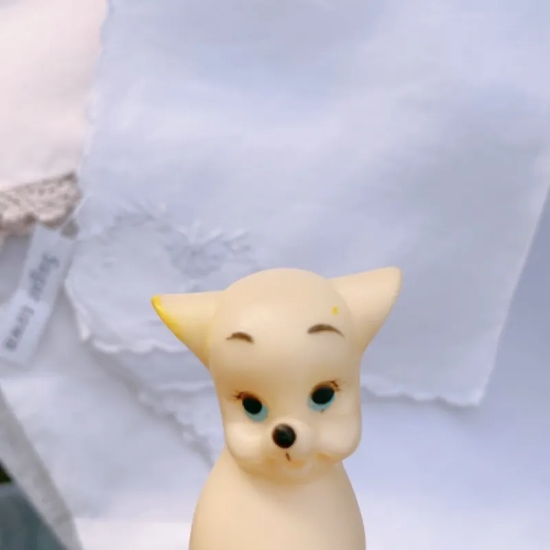 ヨーロッパのおもちゃとヴィンテージハンカチ