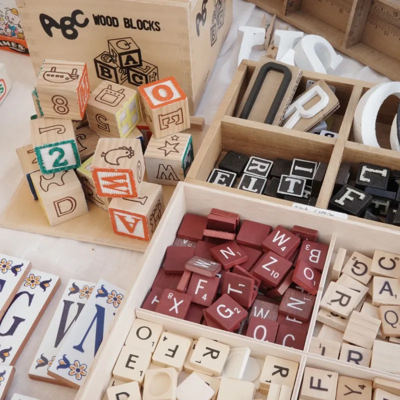 毎回人気のあるアルファベットブロックやタイル