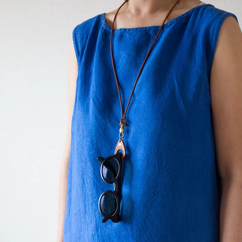 これからの季節にぴったりのアイテム、JACOUサングラスホルダー