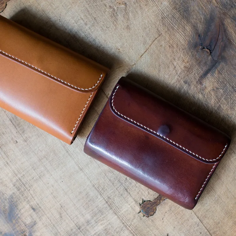 レザーの経年変化の美しさをお手に取ってご覧いただけます。