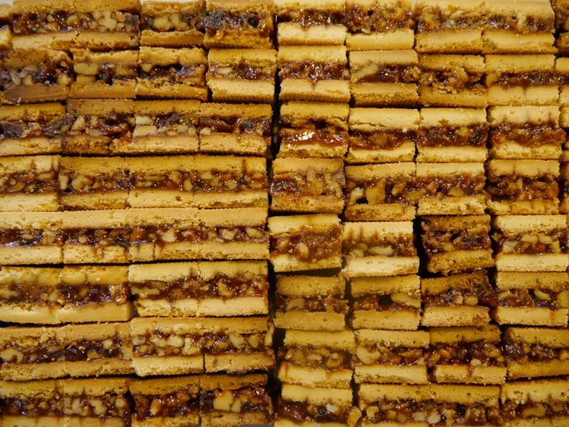 胡桃とドライいちじくのキャラメルを挟んだクッキー