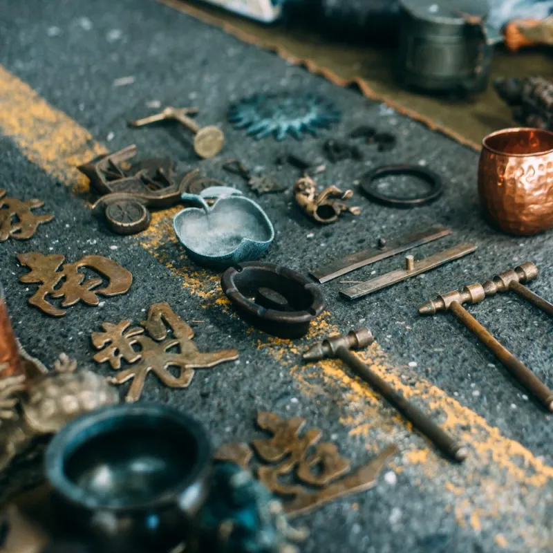 出店させていただいている台湾ローカルの蚤の市。真鍮と銅製品のおじちゃんから分けていただく台湾製のシャビーたち。