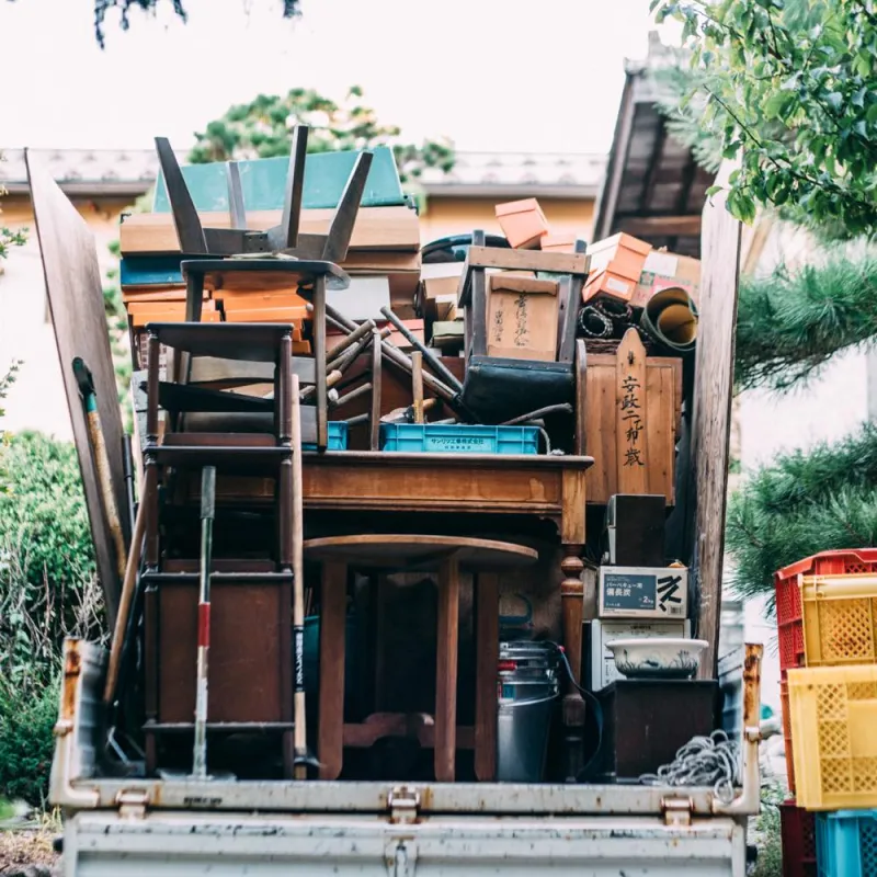 空き家になったお家。終活を始めるお家。“暮らしを仕舞う”その物語の続きを、東京にて引き継ぎます。
