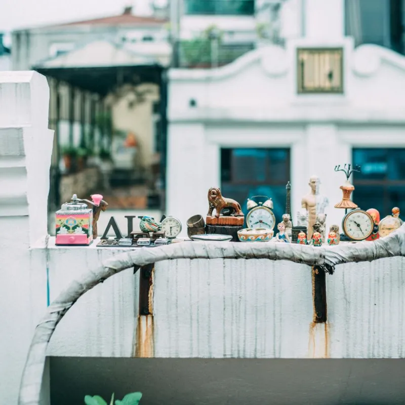 歴史が錯綜し多くの国の介入を受けた、ベトナムの地で出逢った街角アンティーク。（ベトナム／旧ソ連／フランス製）