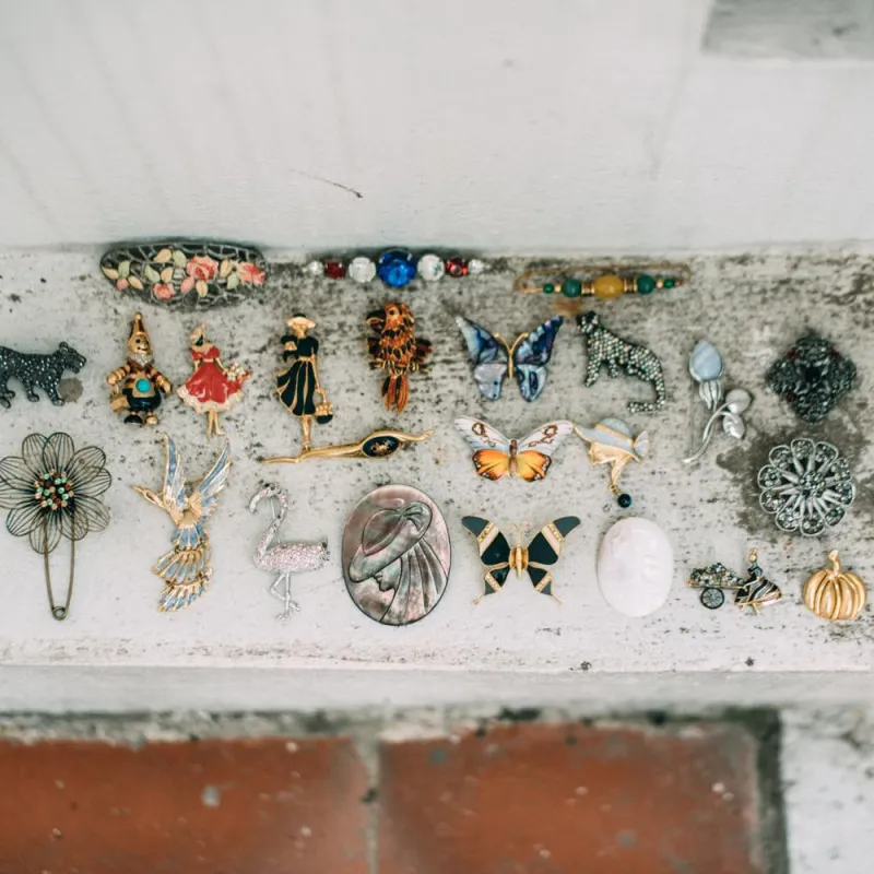 キラキラしたアクセサリーや時計は、日本のお家とベトナムから買付蒐集しています。お求めやすい小物たちを多数。