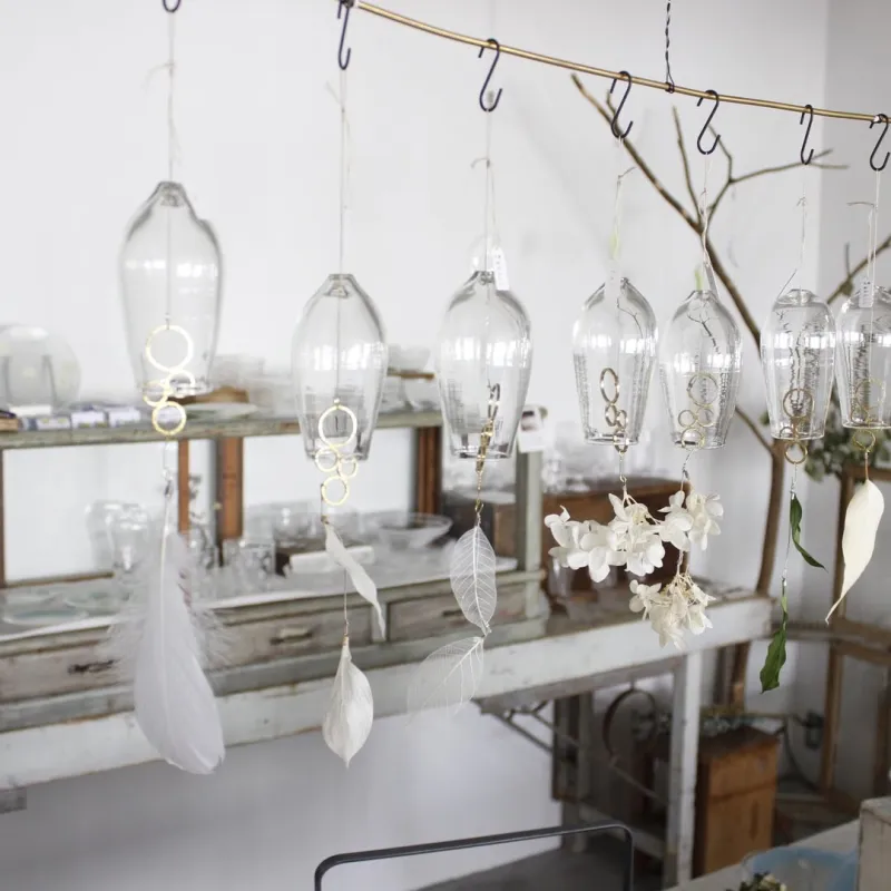 とりもと硝子店さんが制作する一点ものの風鈴。美しい音色をおたのしみください。