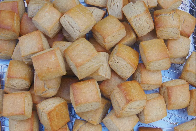 サワードウで作るパン屋のスコーンです。信州産の全粒粉100%です。