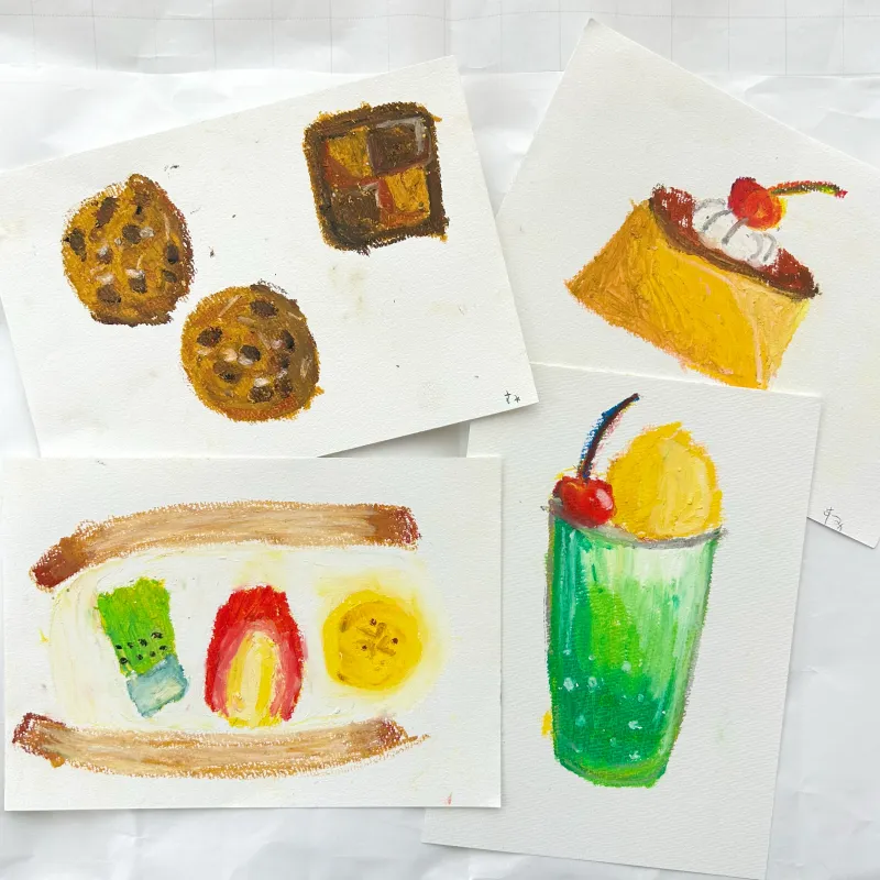 子どもたちが写実的な描き方にチャレンジした、あまくておいしそうなクレヨン画。