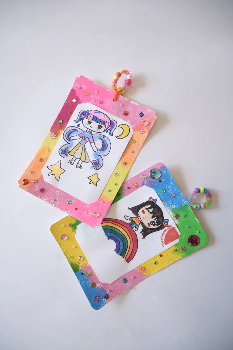 すきなテーマのコインを自販機にいれます。