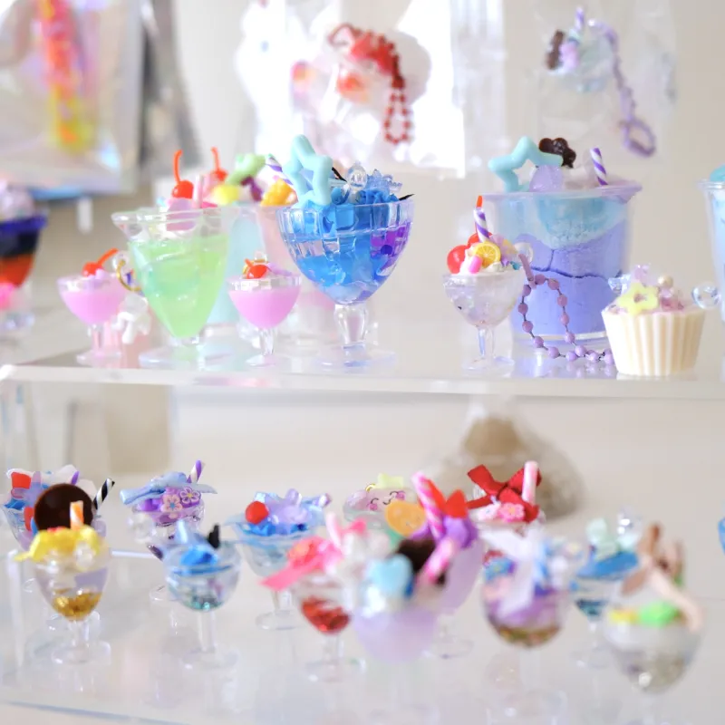 よーくみると、ひとつひとつにすきをぎゅーっとつめこんだ小さな世界が広がっています。