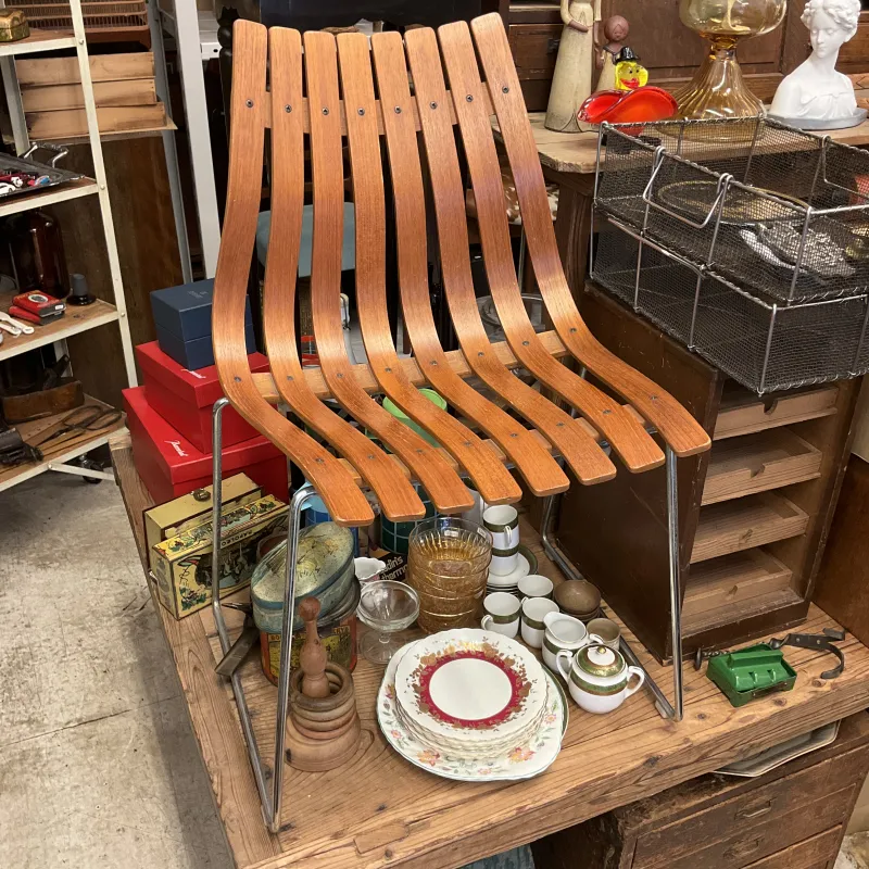 「スカンディア ジュニア チェア」ハンス・ブラットルゥによるデザイン