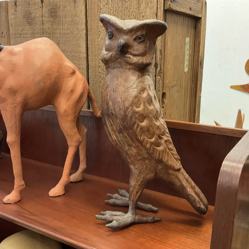 革で作られたフクロウ