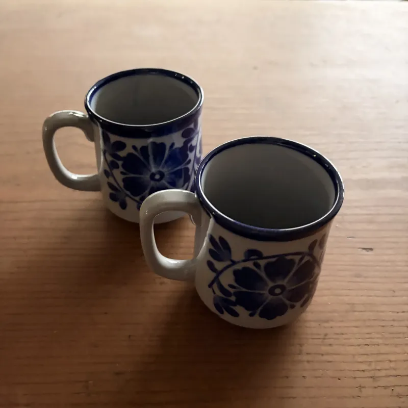 デッドストックの花模様のマグカップ