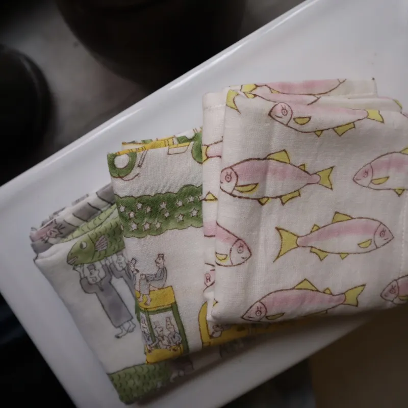 TWO CHAPATIの定番。ダブルガーゼのブロックプリントクロスは新作のサカナ柄が登場します！