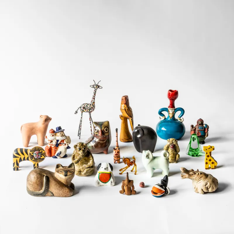 店主の主体的嗜好に沿って国内外から集められたユニークコレクション