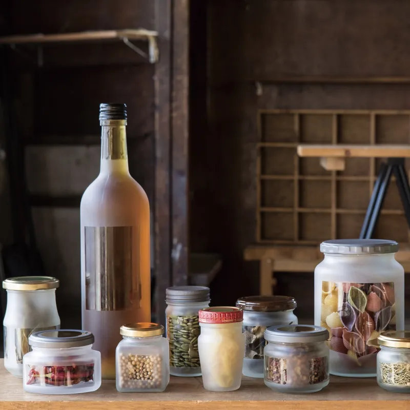 使用済みガラス容器を使ったオリジナルのリユースボトルコレクション「traces」