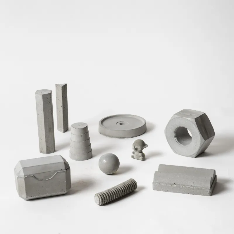 その他、セメントを使ったオブジェやテストピースなど