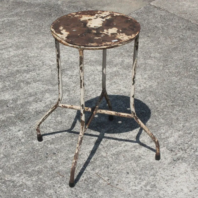 アイアン脚のスツール色々。座板がチーク古材のものもあります。