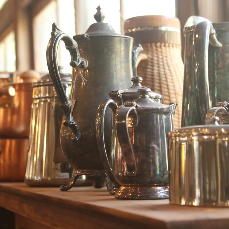 昭和に作られた洋銀仕上げや銅などのポットなど