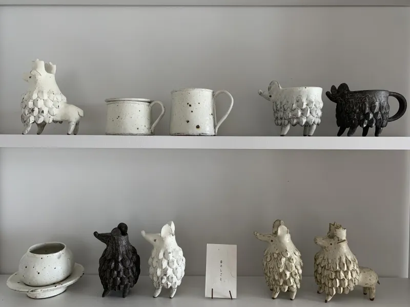 遊び心のある器やオブジェは飾っても絵になります。