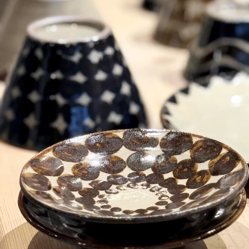 「工房マチヒコ」のやちむん。素朴さの中にモダンな印象を感じる、使い勝手のよい器です。