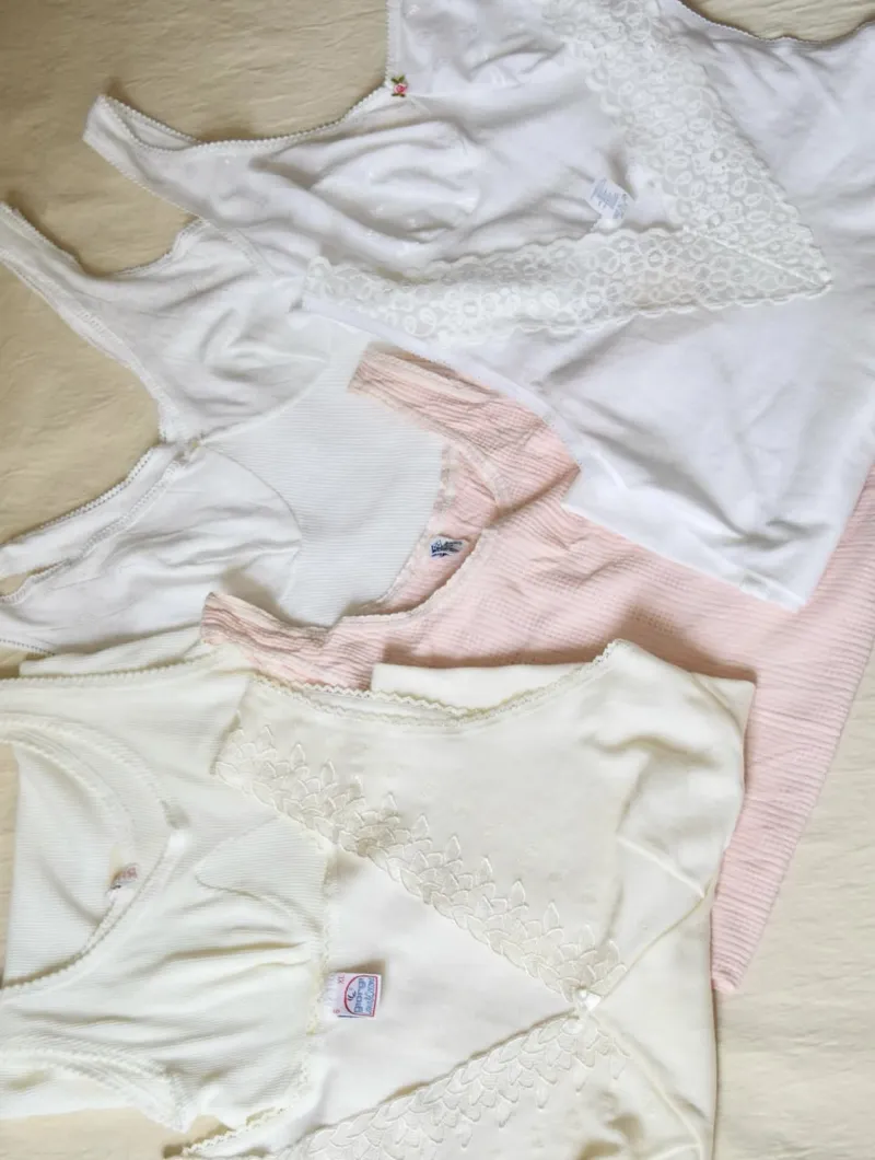 イタリアやドイツ、デンマークなどヨーロッパのビンテージインナー。古着ならではの繊細なデザインやレイヤードにおすすめ