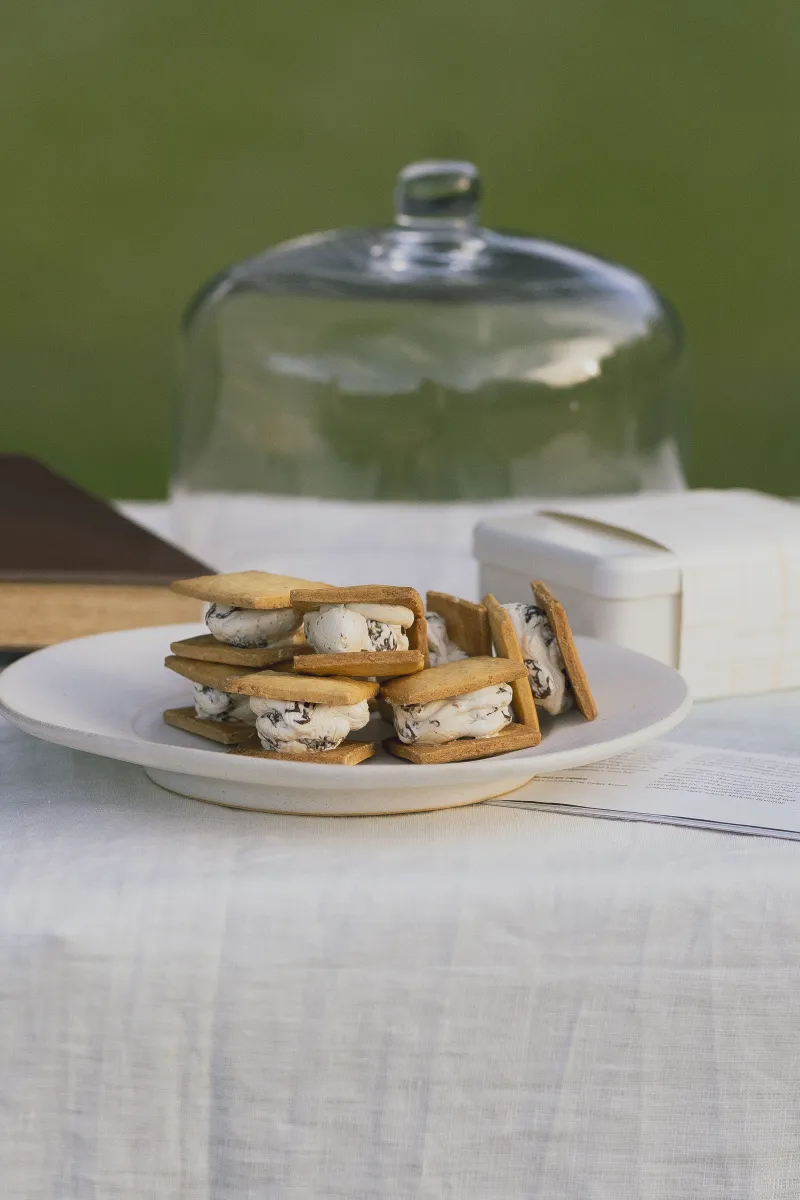 walk alongのオリジナルバタークリームを使った当店定番のレーズンバターサンド