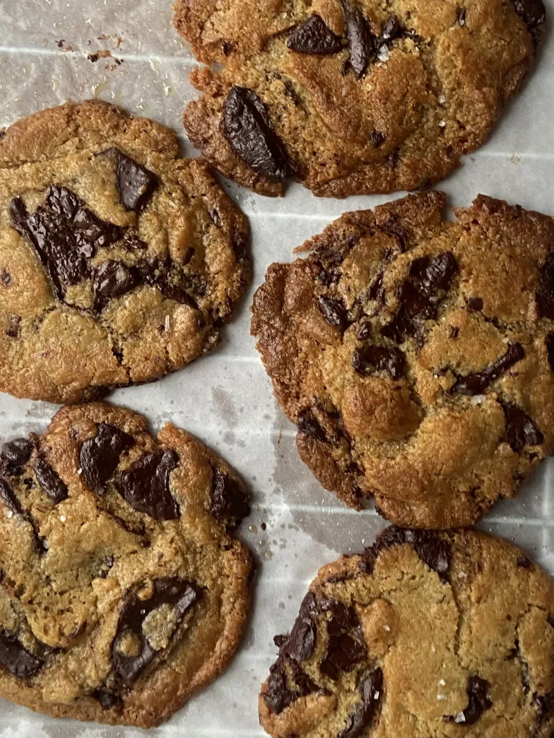 無農薬栽培の農林61号小麦粉と有機ダークチョコレートのチャコチャンククッキー