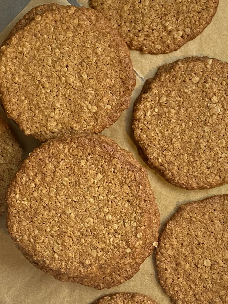 キャラメルのような風味のオートミールクッキー「グルテンフリーアンザッククッキー」