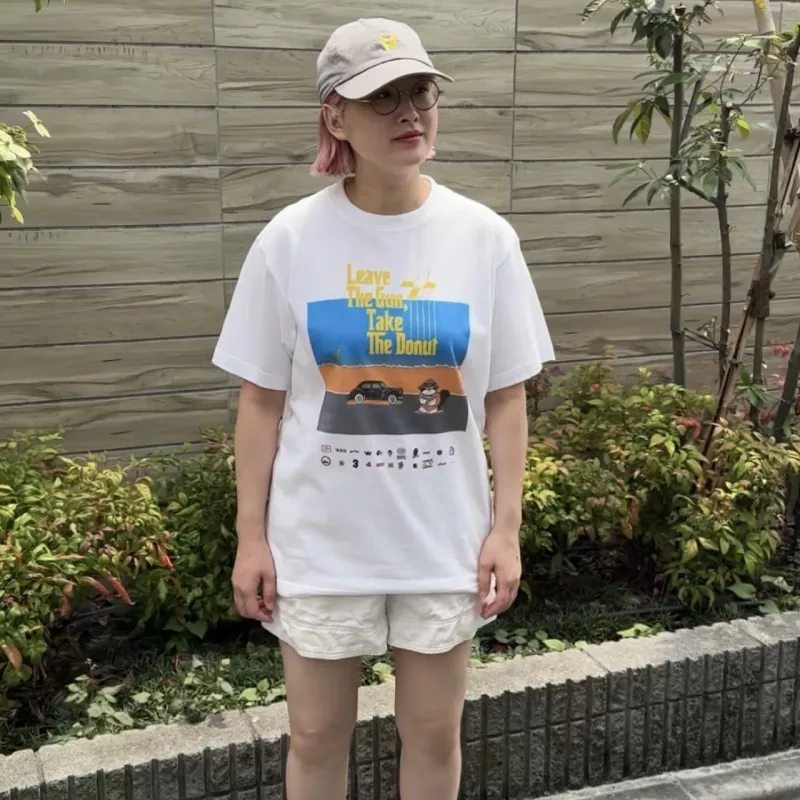「グッズ」Tシャツやマグネット、シール、キーホルダーなどオリジナルの人気グッズも持っていきます。