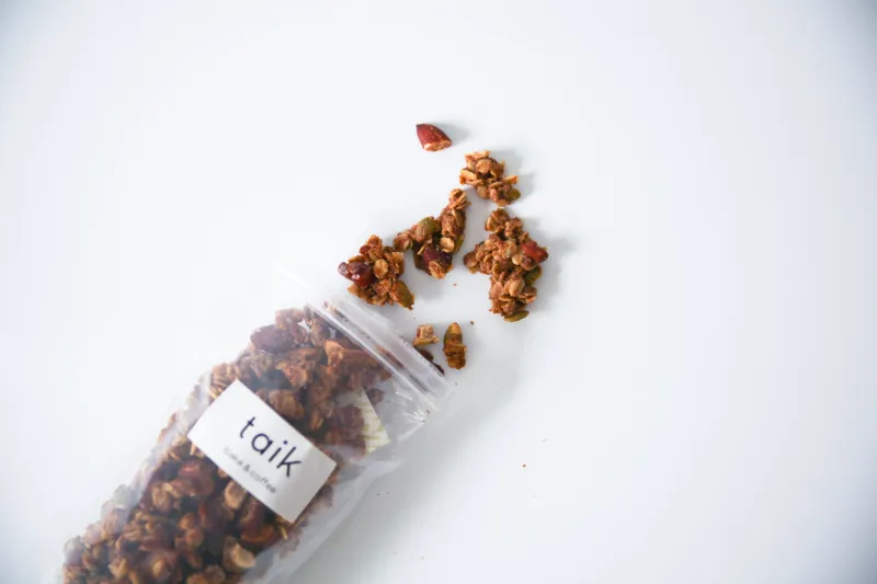 オーガニックオートミールを使用した自家製グラノーラ