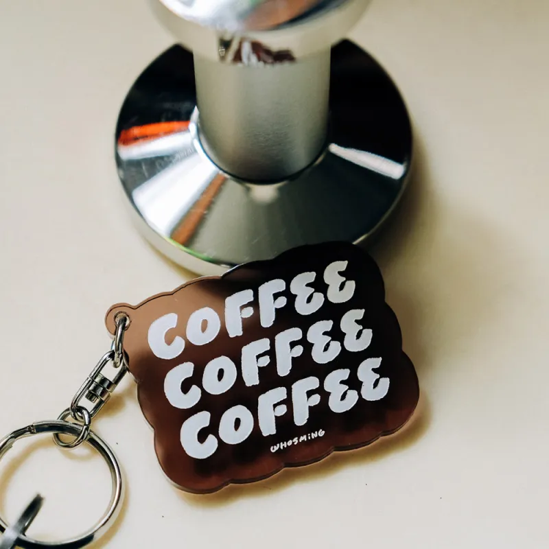 ヴィンテージのエッグスタンド。卵を入れるのではなく、ピアスを引っ掛けたり、クッションを入れて針山にするのも可愛いです。