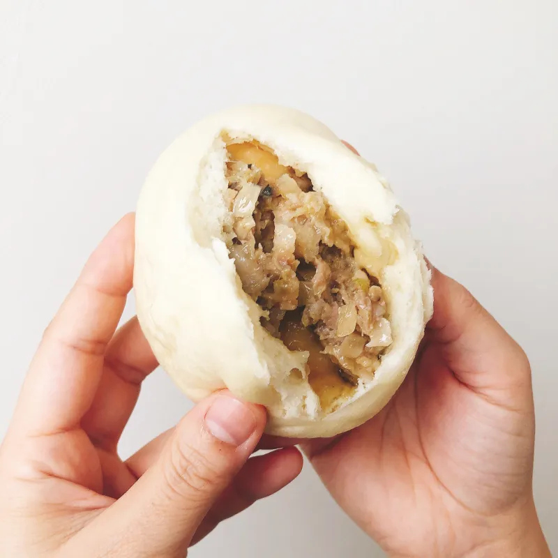 定番の「ニクマン」は、北海道産干し貝柱や広島産牡蠣＆塩のみのオイスターソースを加えて海鮮の風味も。