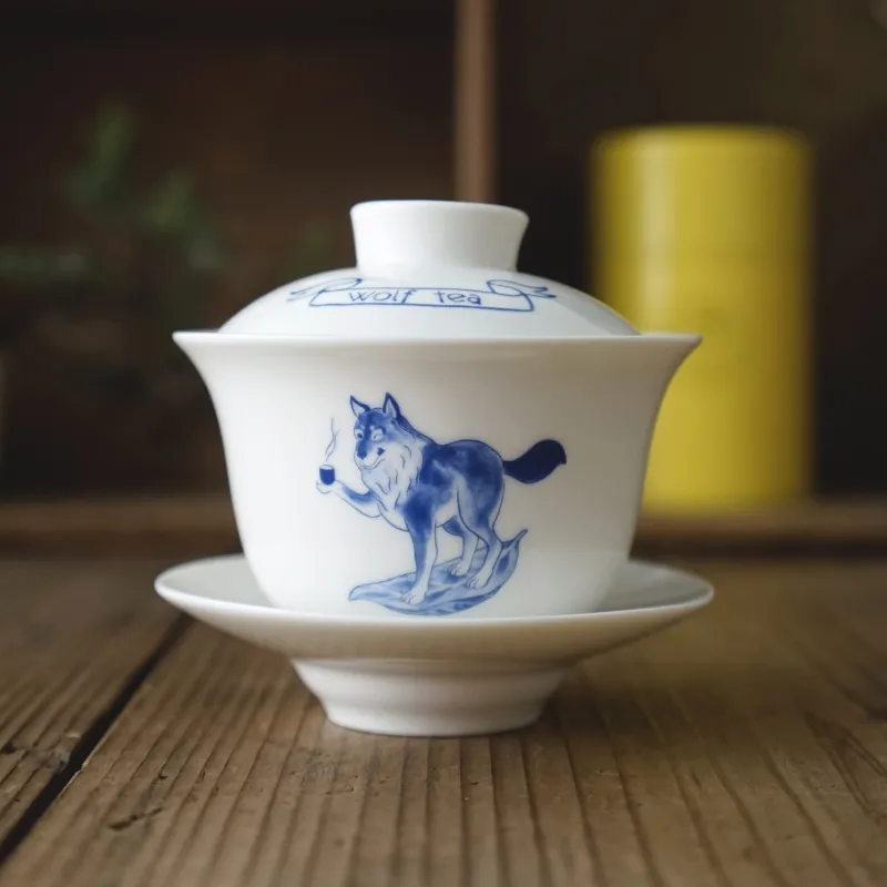 香りを聞き、淹れ、味わう。使いやすさにもデザインにもこだわったオリジナル蓋碗は、お茶時間に欠かせない相棒です。