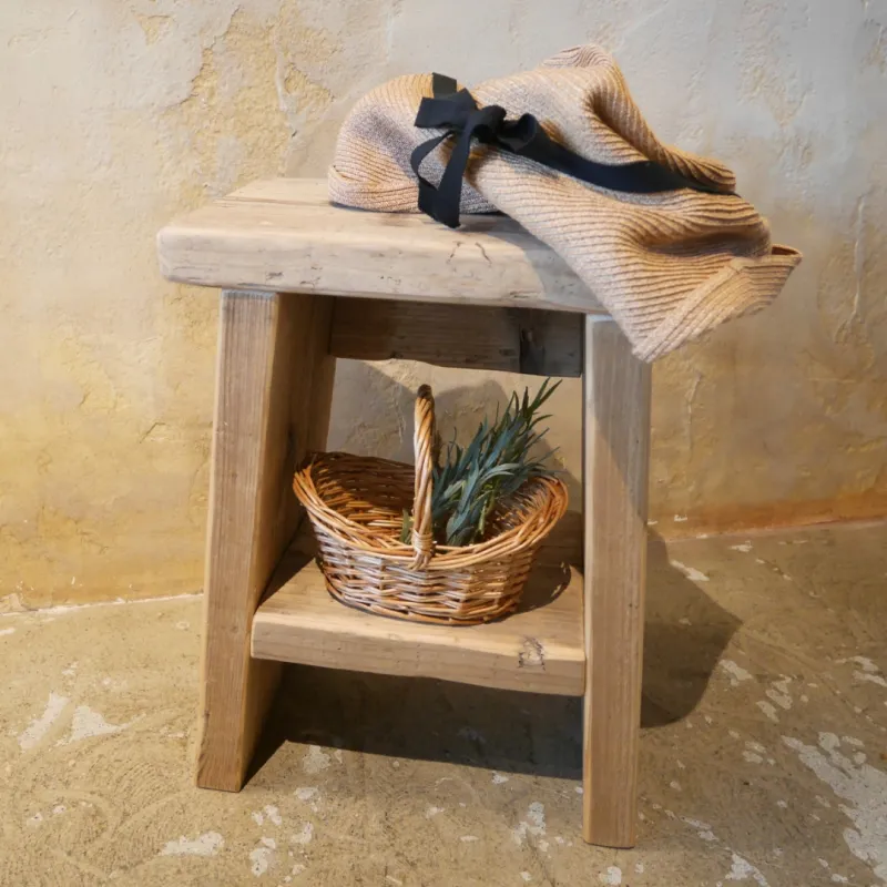 足場板古材を使用して製作したヴィンテージな踏み台