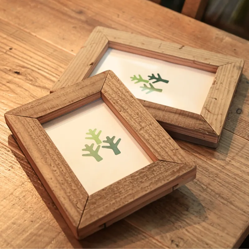 足場板古材を使用したシンプルなフレーム