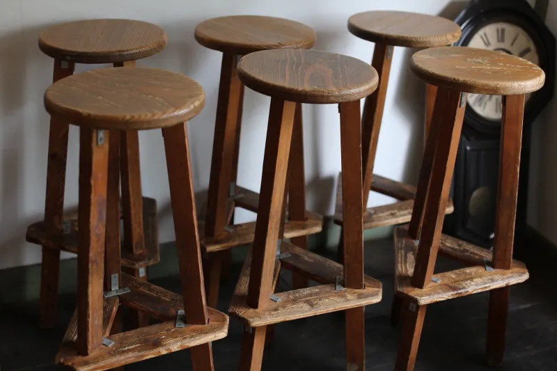 つい座りたくなる味のある椅子